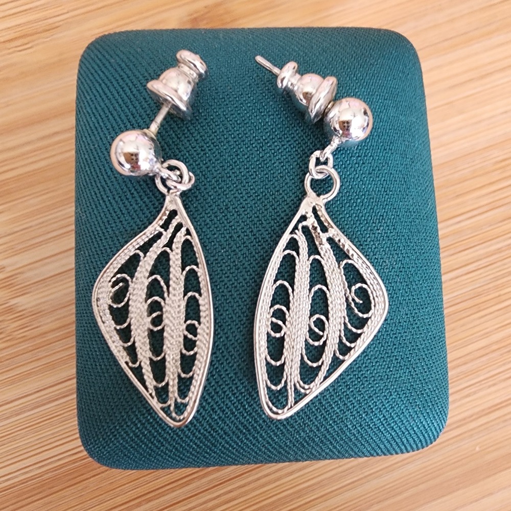 Delicate Silver Filigree Dangle Earrings Jewelry Special Occasion Everyday EUC